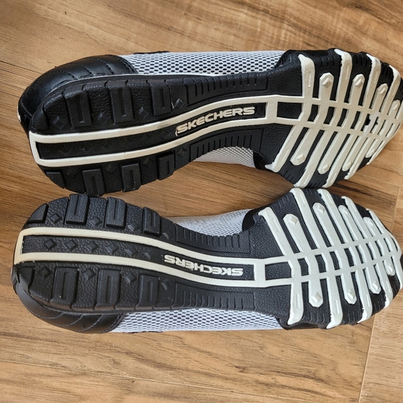 Skechers Sport Womens Size 10 Bikers Outburst zip up Sneaker - Picture 9 of 10